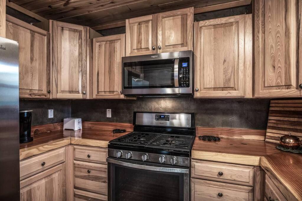 Redwood In The Historic Upper Canyon Ruidoso Exterior photo