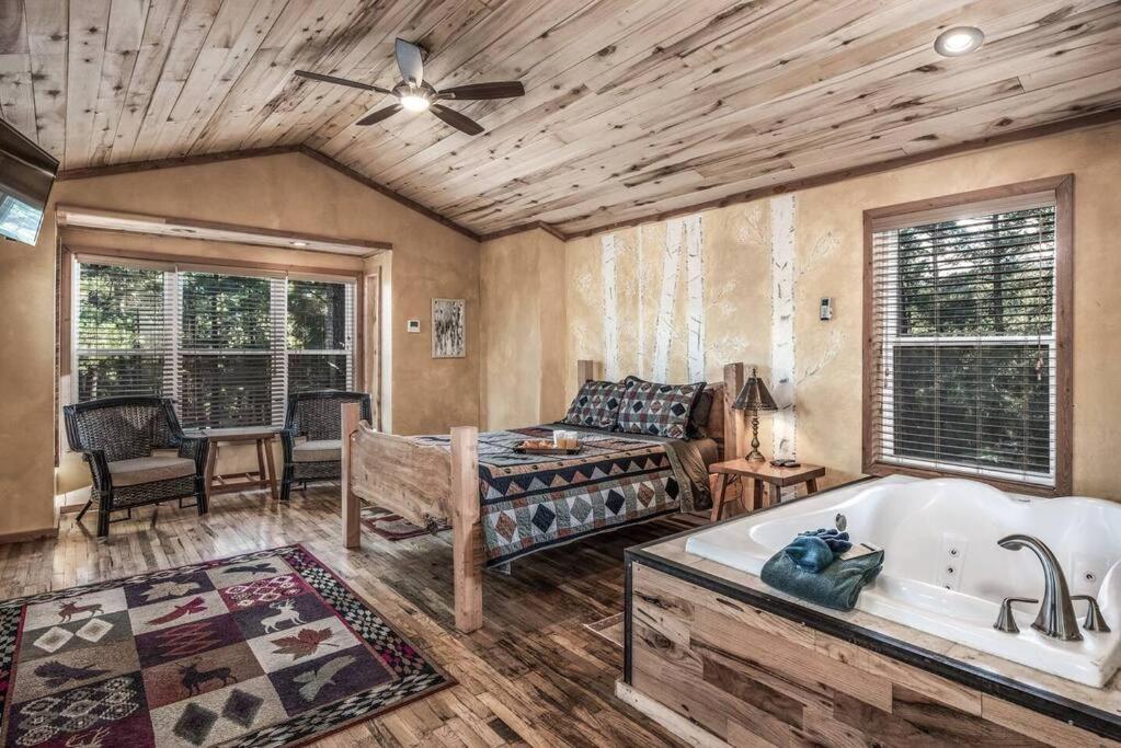 Redwood In The Historic Upper Canyon Ruidoso Exterior photo
