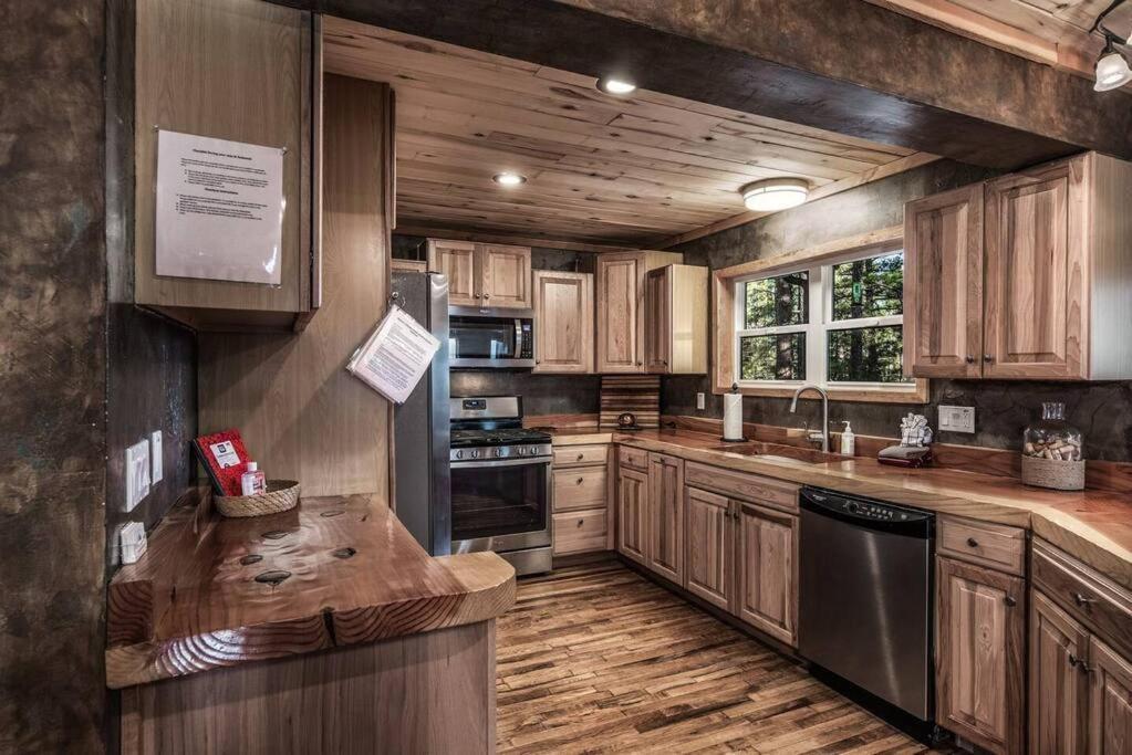 Redwood In The Historic Upper Canyon Ruidoso Exterior photo